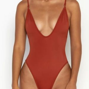 NWT Gooseberry So Chic One Piece Rum Large